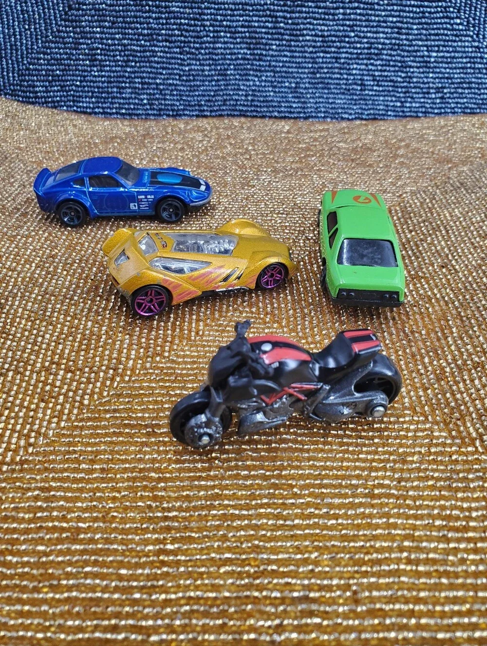 Mix of 9  small toy figures, miniature vehicles, and character charms. (C40)